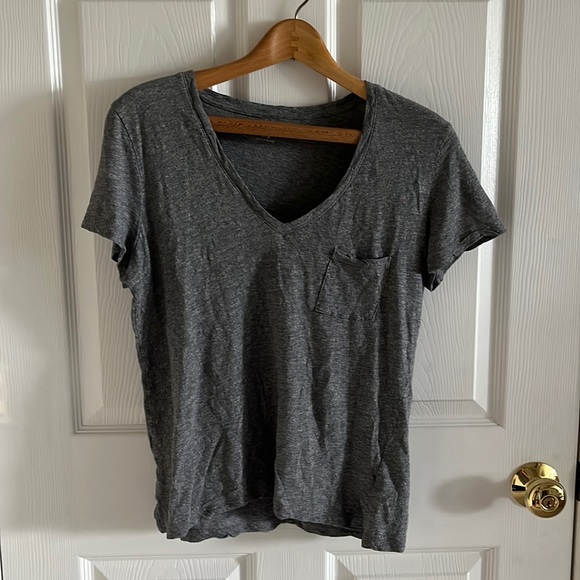 Madewell Women's Whisper Cotton V-Neck Grey Pocket Tee Size Medium - Picture 2 of 8